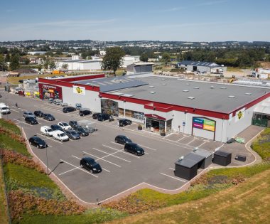 Photo de l'extérieur et du ciel du magasin LaMaison.fr de Flers Photo de l'extérieur et du ciel du magasin LaMaison.fr de Flers
