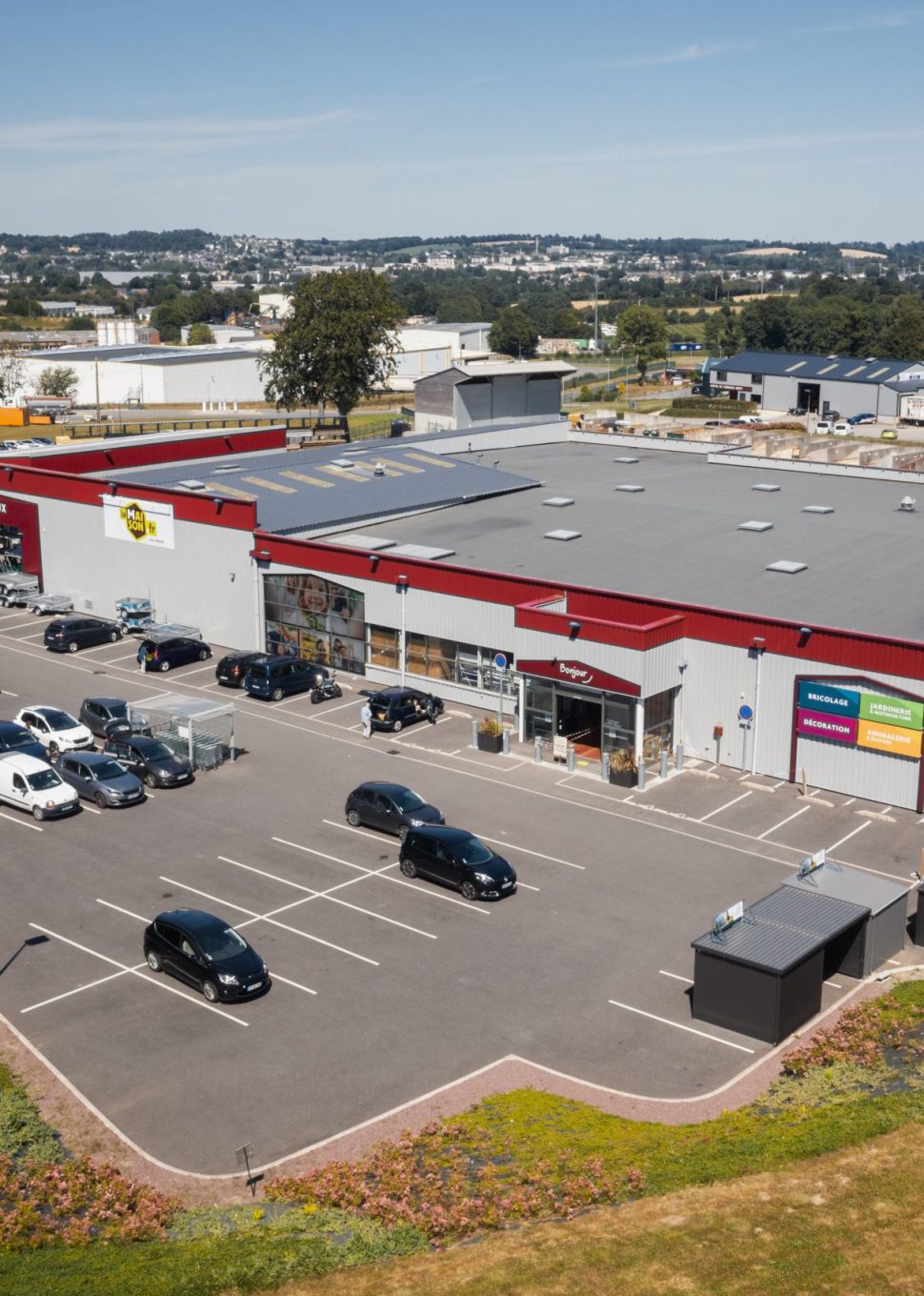 Photo de l'extérieur et du ciel du magasin LaMaison.fr de Flers Photo de l'extérieur et du ciel du magasin LaMaison.fr de Flers