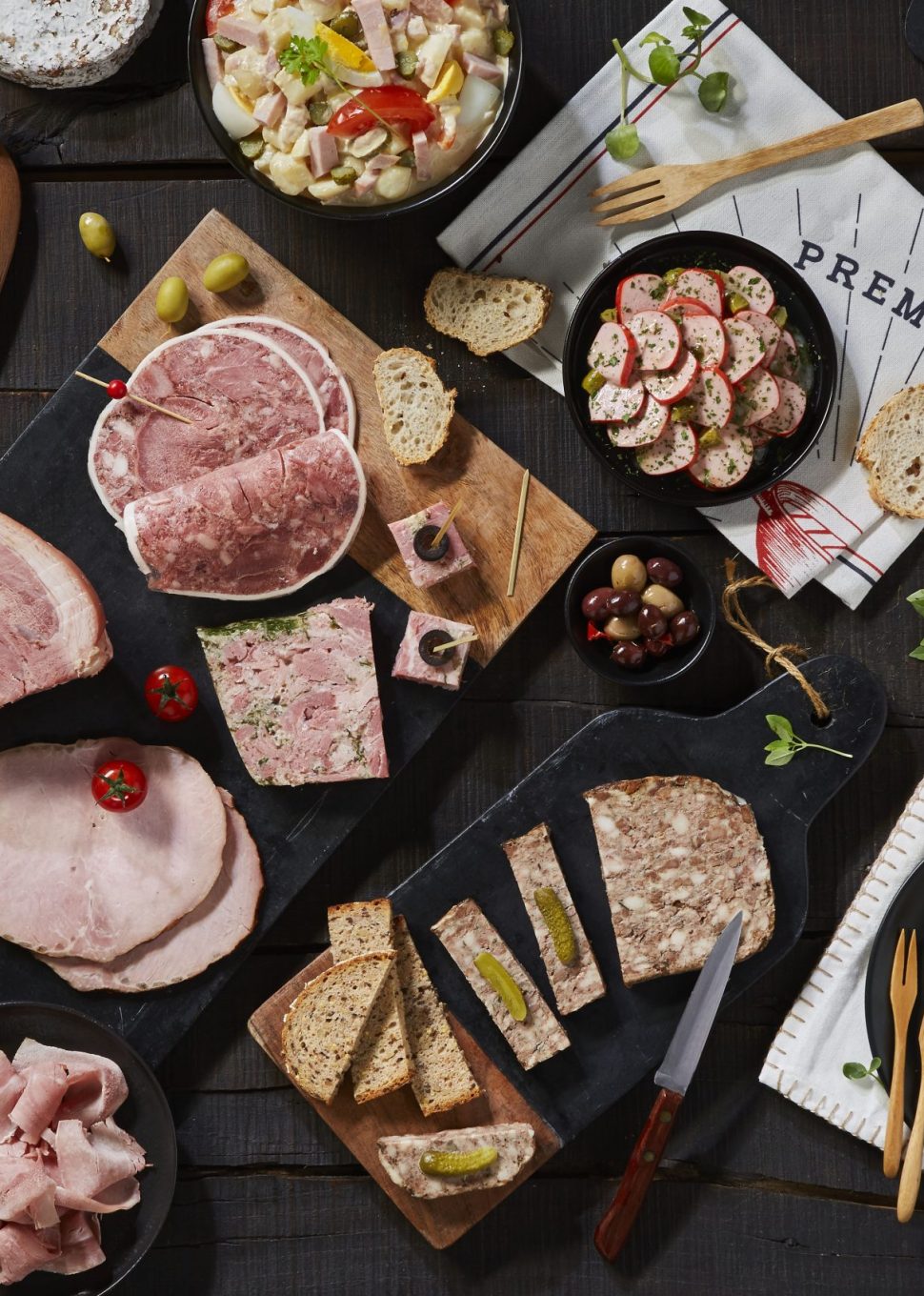 Présentation d'une sélection de produits disponibles dans l'activité charcuterie de la branche Viandes d'Agrial Présentation d'une sélection de produits disponibles dans l'activité charcuterie de la branche Viandes d'Agrial